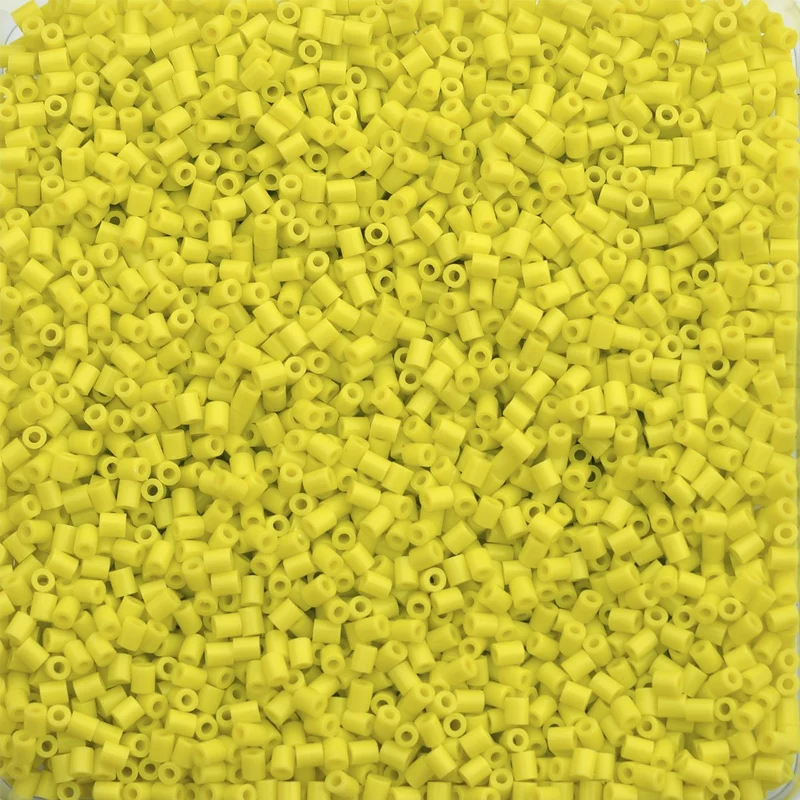 2000 Artkal® MINI C hart 2,6 mm - C144 PALE YELLOW MOSS