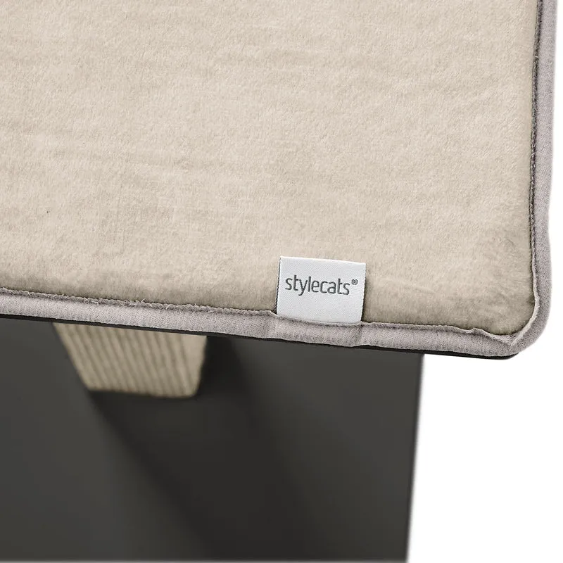 Kratzsäule Clu Small mit Liegefläche