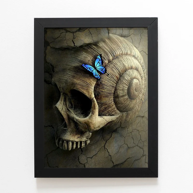 Totenkopf mit Schmetterling - Quadratisch