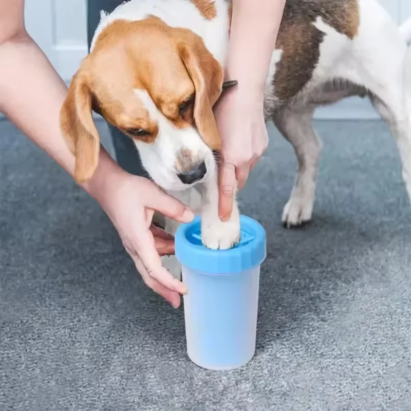 Tragbarer Pfotenreiniger für Hunde sanft und hygienisch