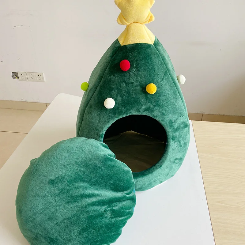 Haustierbett im Weihnachtsbaum-Design