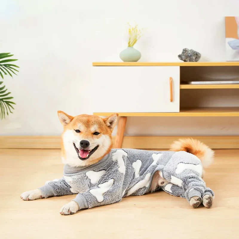 Warmer Hundepyjama für den Winter flauschig und dehnbar
