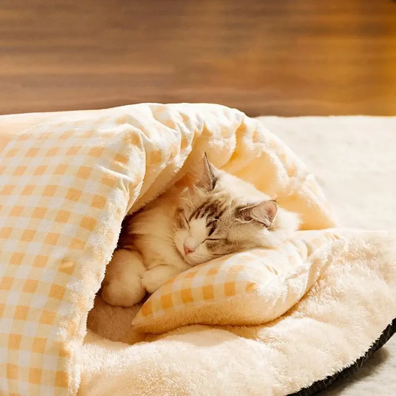 Warmer Katzen-Schlafsack als Höhle