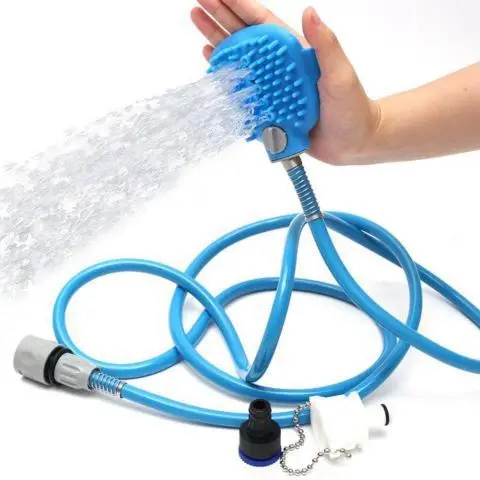 Hundedusche mit Massagebürste und Schlauch