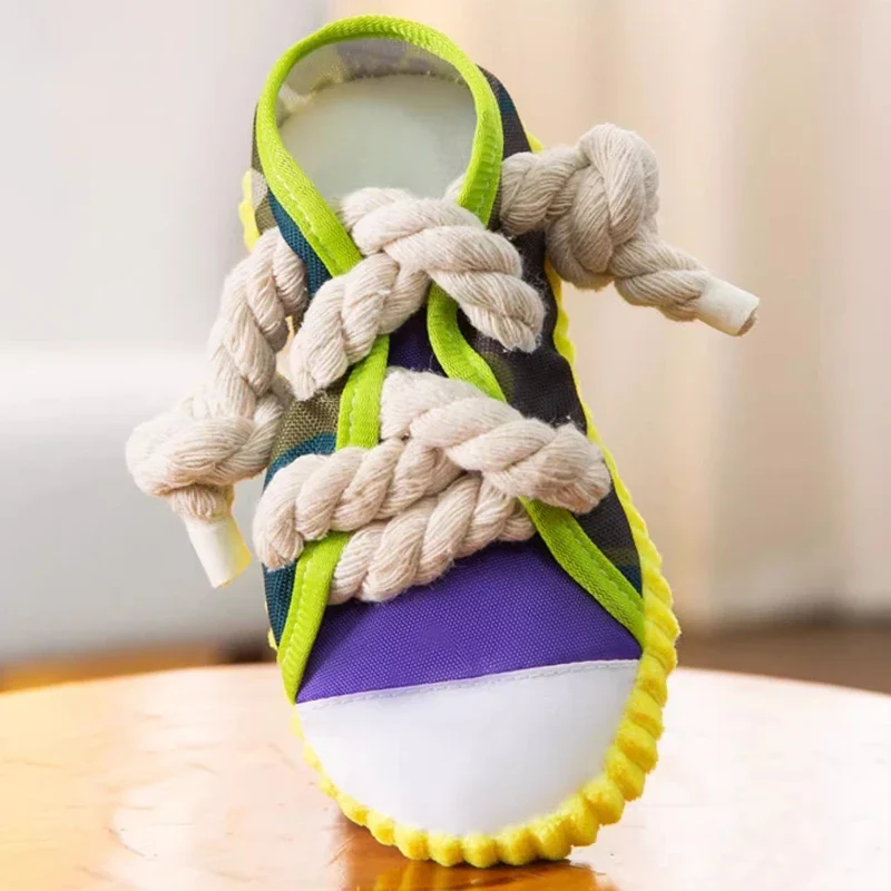 Robustes Hundespielzeug Sneaker mit Seil und Quietschfunktion