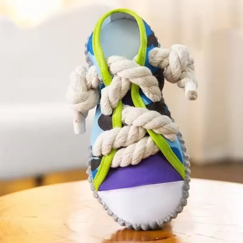 Robustes Hundespielzeug Sneaker mit Seil und Quietschfunktion