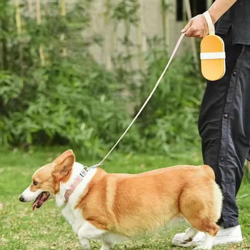 2-in-1 Trink- & Futterflasche für Hunde & Katzen