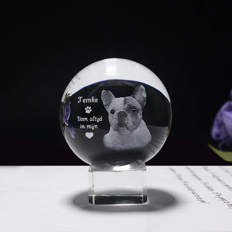 Personalisierte Kristallkugel mit Haustierfoto & LED-Sockel