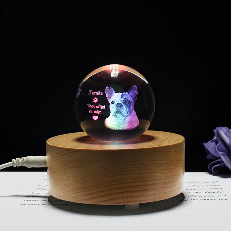 Personalisierte Kristallkugel mit Haustierfoto & LED-Sockel