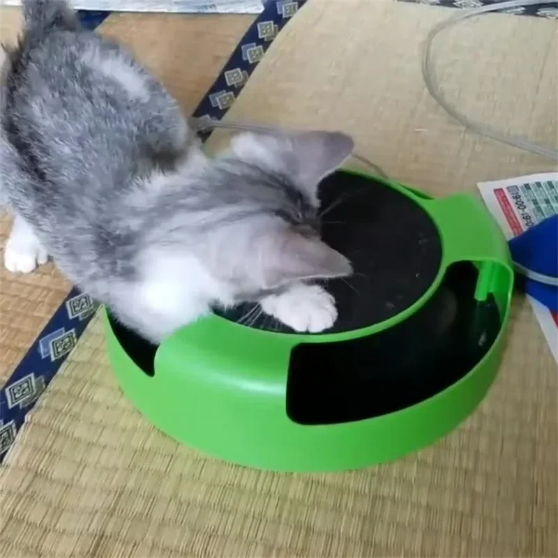Interaktives Katzenspielzeug mit Drehmaus & Kratzfläche
