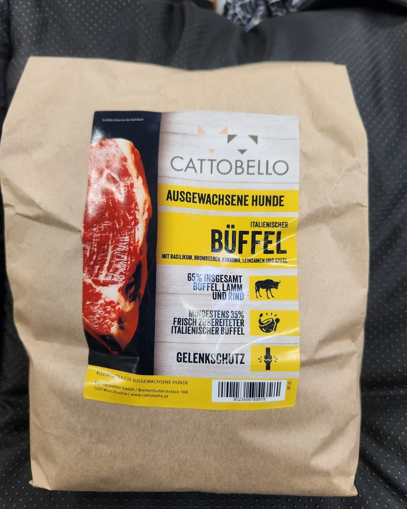 Cattobello Superfoods Italienischer Büffel mit Basilikum, Brombeeren, Kurkuma, Leinsamen und Apfel Adult
