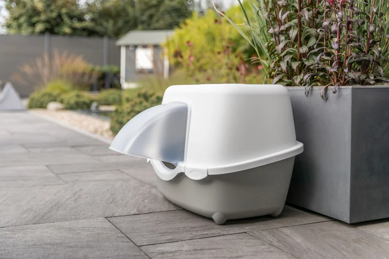 Outdoor Katzentoilette Davio Top mit überdachtem Eingang
