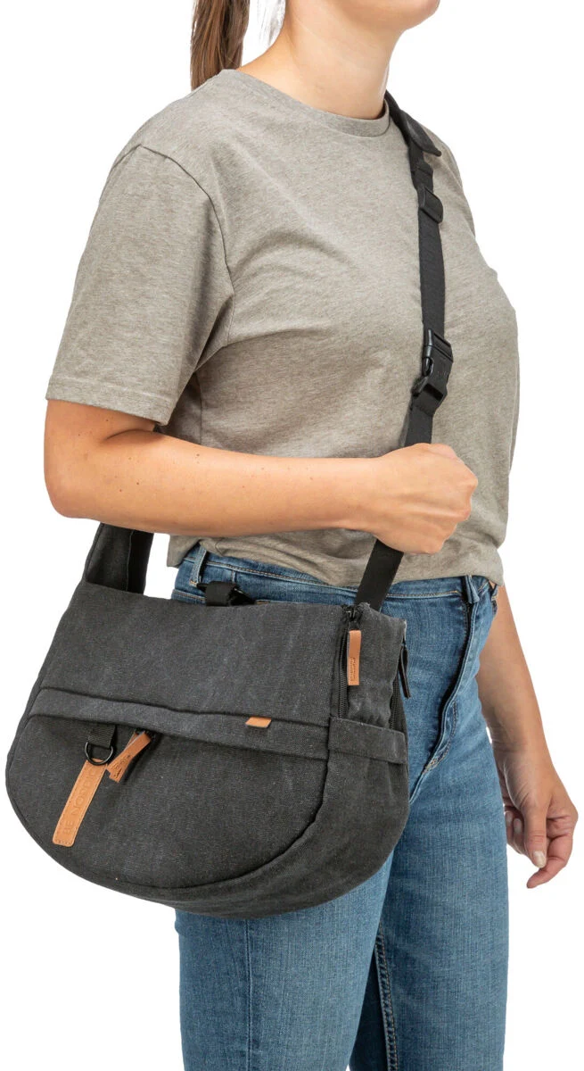 BE NORDIC Umhängetasche Ingrid in Canvas-Optik als Hundetragetasche oder Gassitasche