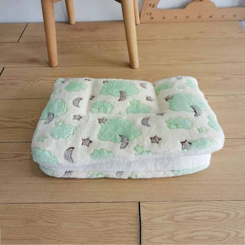 Fleece Dog Blanket Machine Washable Pet Bed Mat Soft and Warm Cat & Dog Cage Sleep Mat for Kennel Crate Cushion for Large Dogs