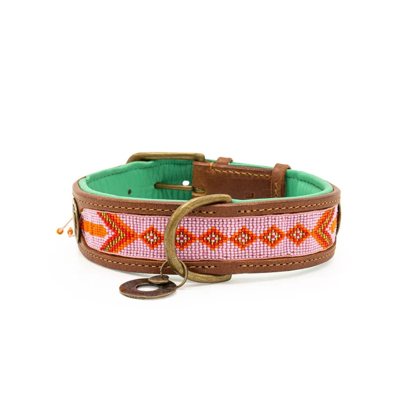 Halsband „Sweet Mae“ – handgefertigt aus Leder mit rosa Perlen