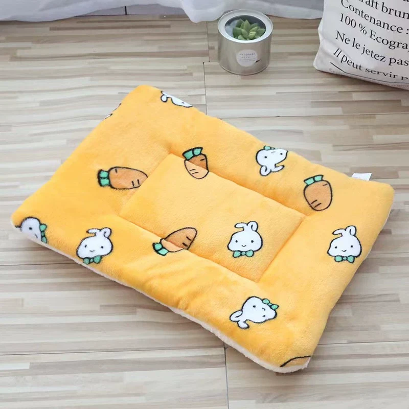 Cat Pad Dog Mat Sleep Autumn and Winter Heattech Doghouse Cathouse Pet Mattresses Cat Heattech Blanket Small Quilt