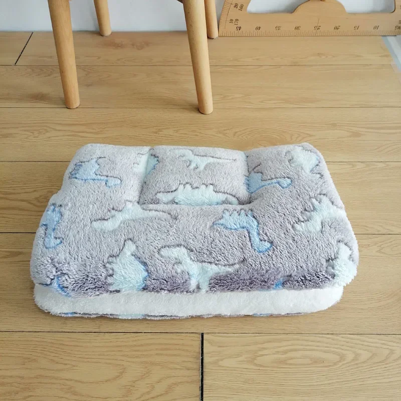 Flannel Pet Mat Dog Bed Cat Bed Thicken Sleeping Mat Dog Blanket Mat For Puppy Kitten Pet Dog Bed for Small Large Dogs Pet Rug