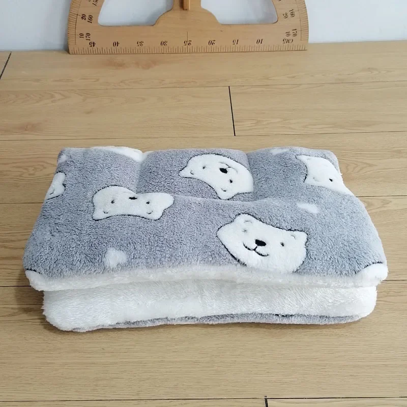 Flannel Pet Mat Dog Bed Cat Bed Thicken Sleeping Mat Dog Blanket Mat For Puppy Kitten Pet Dog Bed for Small Large Dogs Pet Rug