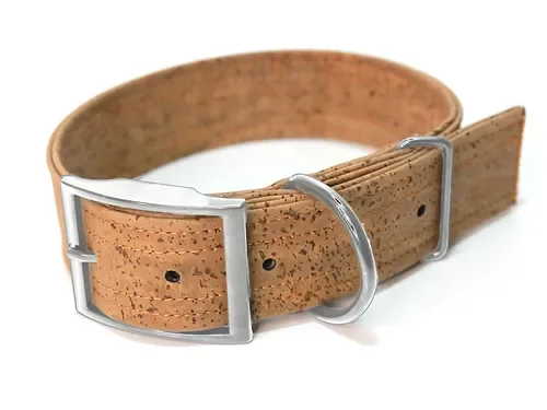Hundehalsband mit Dornschnalle | Korkleder | Robust & Vegan | Tabak/Silber