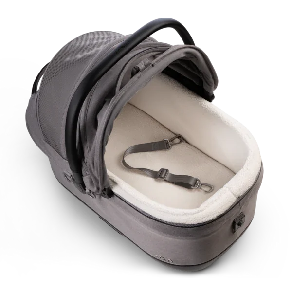 Isofix Autositz & Transportbox Maeve™ iso6x von Tavo für Hunde bis 18 kg | GREENGUARD-Gold-Zertifizierung | Farbe: Merle