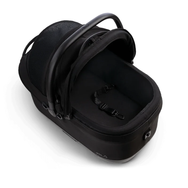 Isofix Autositz & Transportbox Maeve™ iso6x von Tavo für Hunde bis 18 kg | GREENGUARD-Gold-Zertifizierung | Farbe: Onyx