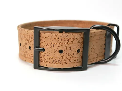 Hundehalsband mit Dornschnalle | Korkleder | Robust & Vegan | Tabak/Schwarz