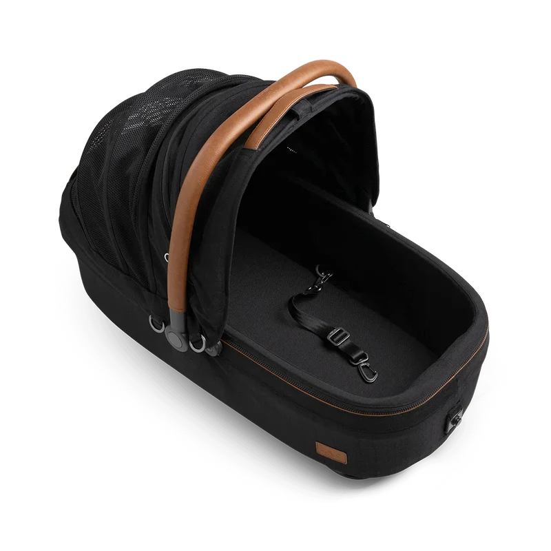 Isofix Autositz & Transportbox Maeve™ Medium Rigid von Tavo für Hunde bis 13.6 kg | GREENGUARD-Gold-Zertifizierung | Farbe: Onyx
