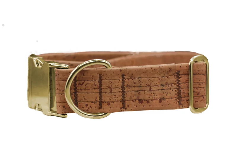 Hundehalsband mit Klickverschluss | Korkleder | Robust & Vegan | Tabak/Gold