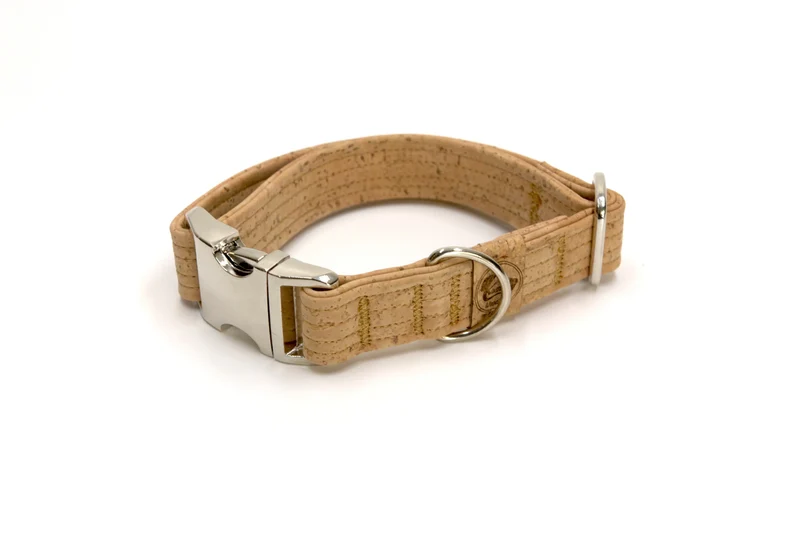 Hundehalsband mit Klickverschluss | Korkleder | Robust & Vegan | Natur/Silber