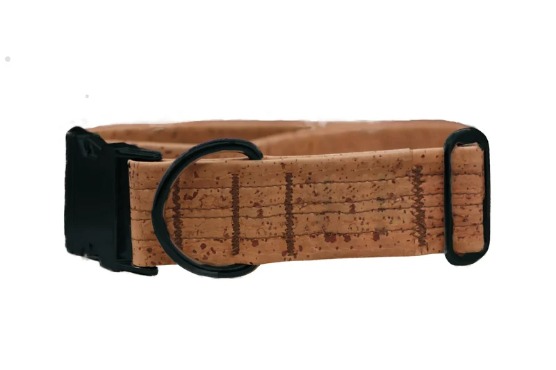 Hundehalsband mit Klickverschluss | Korkleder | Robust & Vegan | Tabak/Schwarz