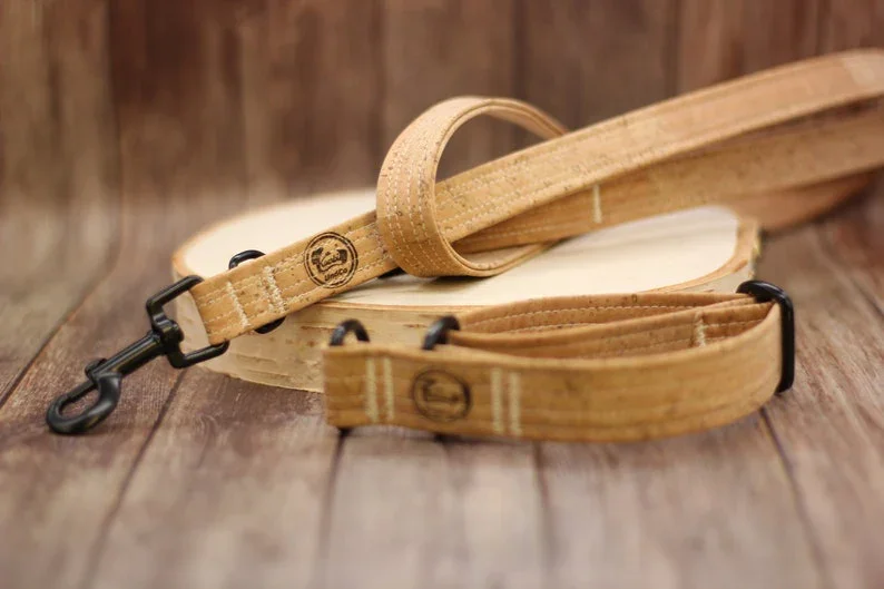 Hundehalsband mit Klickverschluss | Korkleder | Robust & Vegan | Natur/Schwarz