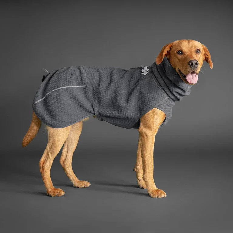 Wärmende Hundejacke Warming Midlayer von Hurtta | Super bequem & recyceltes Material | Blackberry grau