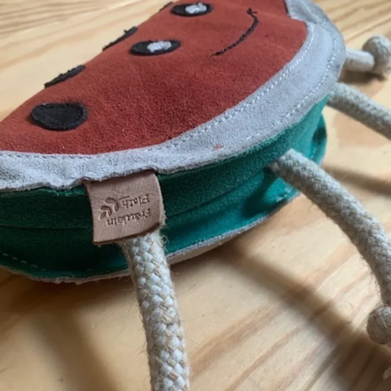 Fräulein Plath Hundespielzeug Melone | Robust & auf Schadstoffe geprüft | Upcycling Leder