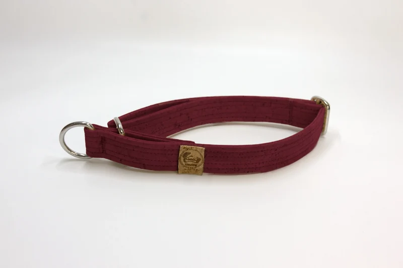Zugstopp Halsband | Korkleder | Robust & Vegan | Dunkelrot | Beschläge wählbar