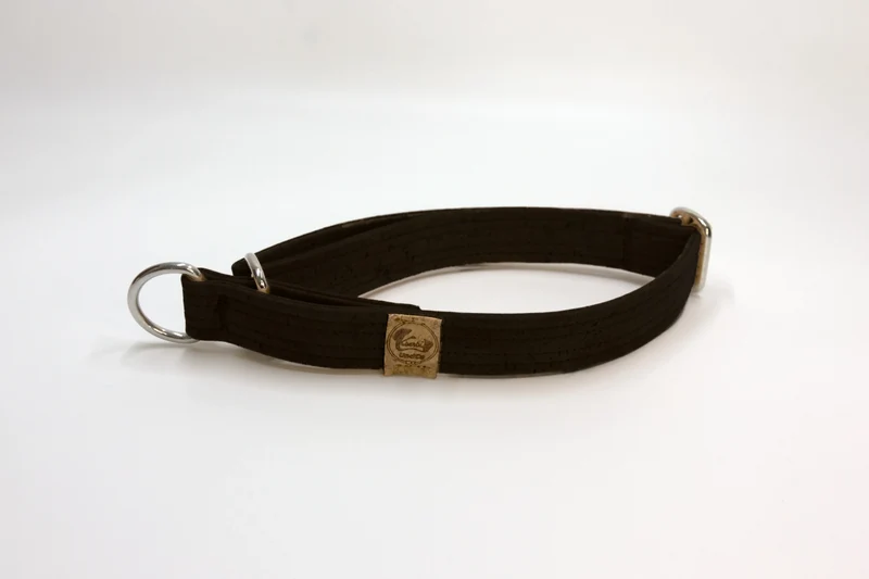 Zugstopp Halsband | Korkleder | Robust & Vegan | Schwarz | Beschläge wählbar