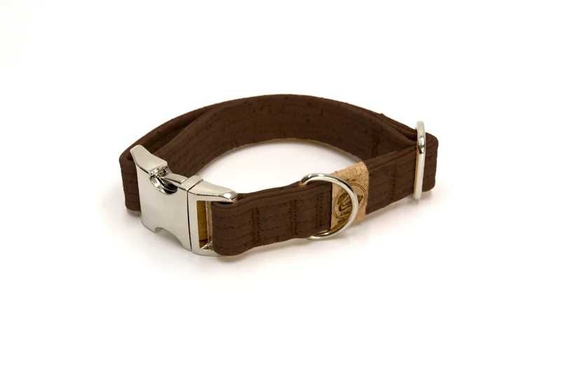 Hundehalsband mit Klickverschluss | Korkleder | Robust & Vegan | Braun/Silber