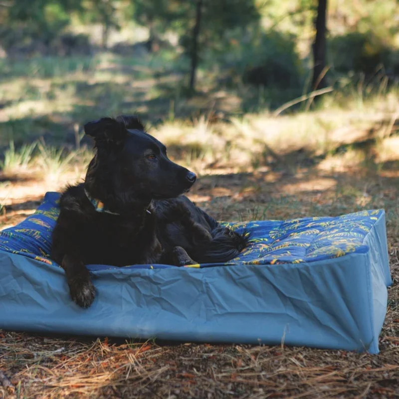 Ruffwear Mt. EverRest Insulated Dog Cot Cover – Wärmeisolierender Bezug für das Hundebett mit Windschutz und Premium-Komfort