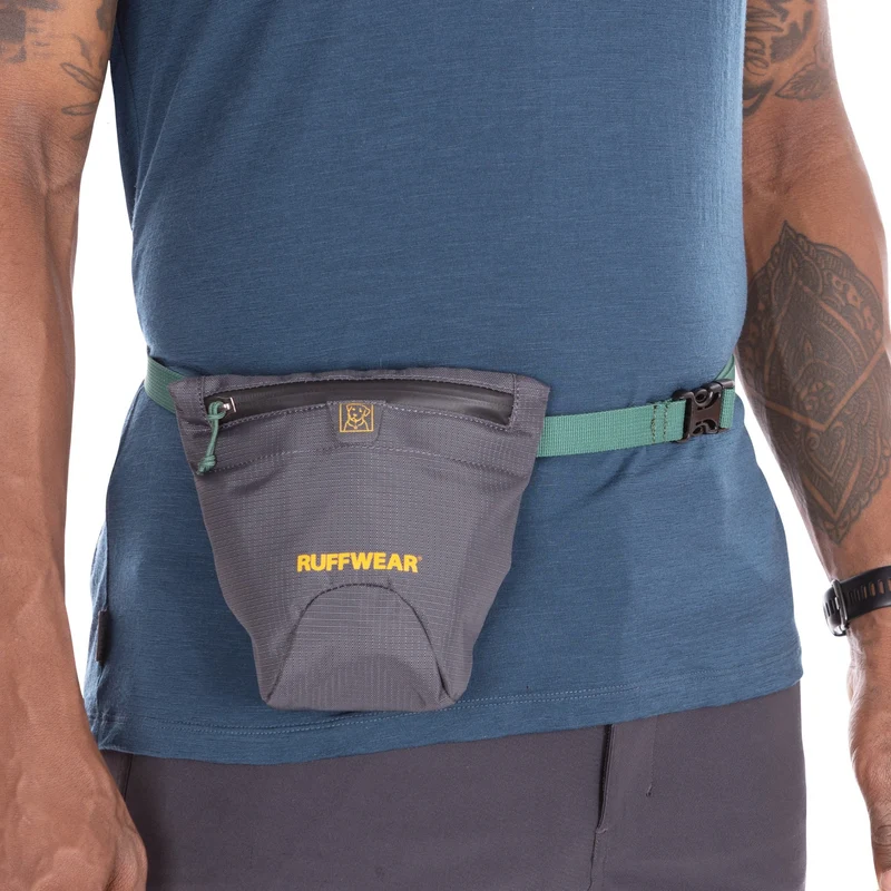 Ruffwear Pack Out Bag – Geruchsdichte Kotbeuteltasche für Hunde | Hygienisch, Diskret & Praktisch für Unterwegs | Einfache Gürtel-Befestigung