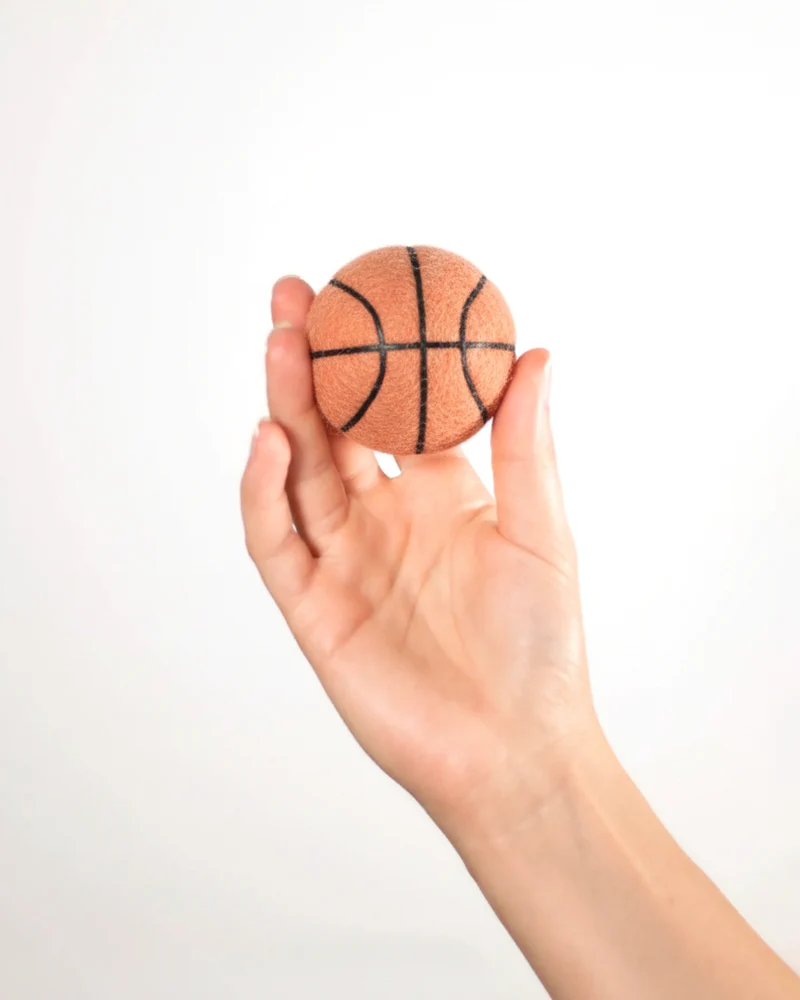 BUDDY. Hundespielzeug Basketball aus Schafwolle - ideal für Welpen und Senioren