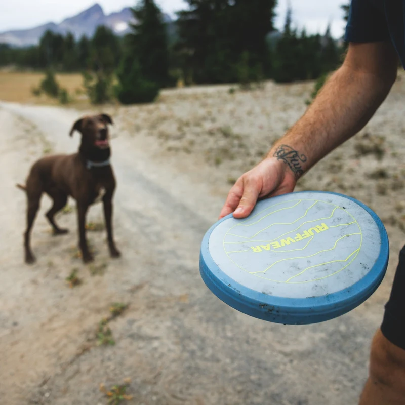 Ruffwear Camp Flyer – Premium Frisbee für Hunde, schwimmfähig, weich & robust für Apportier-Abenteuer am Wasser & Land