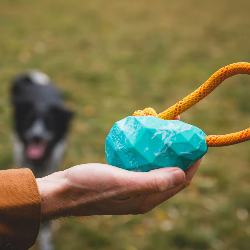 Ruffwear Huck-a-Cone – Robustes Apportierspielzeug für aktive Hunde aus Naturgummi