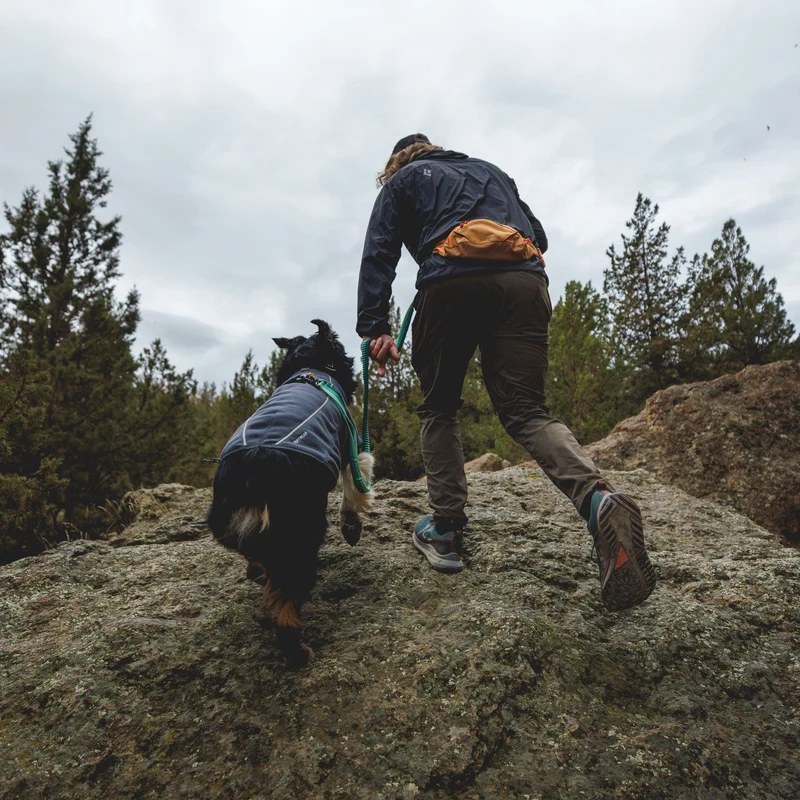 Ruffwear Home Trail Hip Pack – Hüfttasche für Hundewanderungen mit Leckerlifach, Kotbeutelspender und Handyfach – Freihändiges Gassi-Gehen leicht gemacht