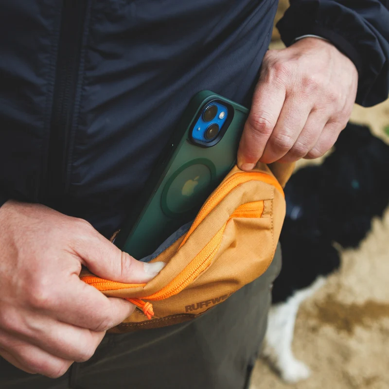 Ruffwear Home Trail Hip Pack – Hüfttasche für Hundewanderungen mit Leckerlifach, Kotbeutelspender und Handyfach – Freihändiges Gassi-Gehen leicht gemacht