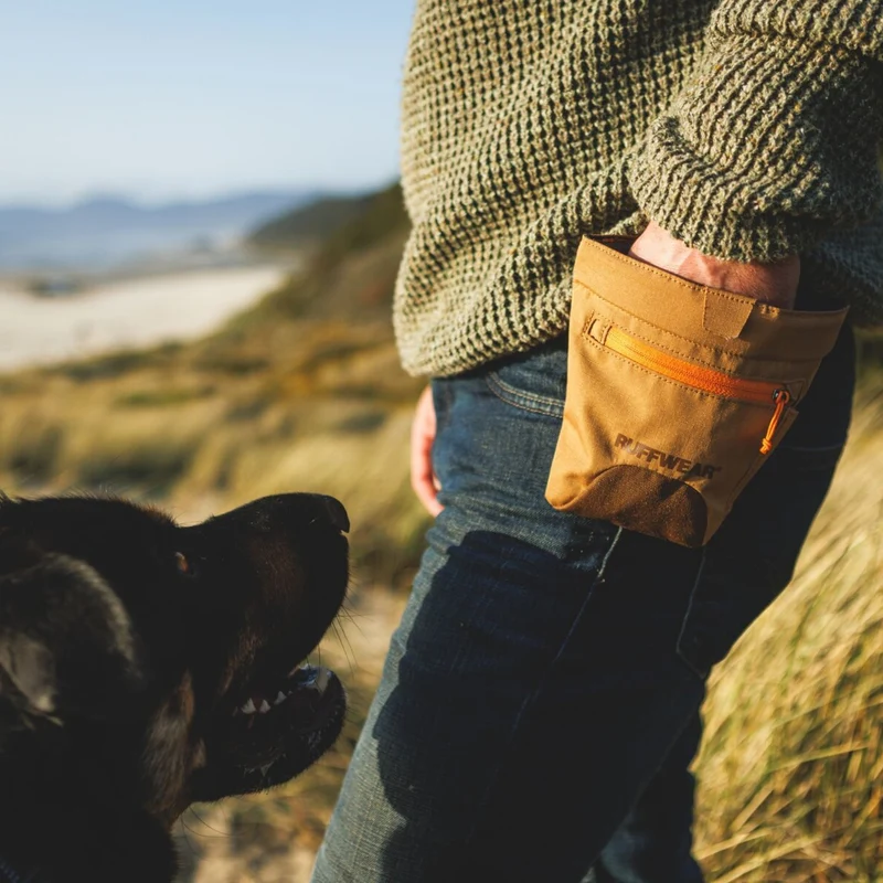 Ruffwear Treat Trader – Freihändiger Leckerlibeutel für effektives Hundetraining | Robuster Gürtelbeutel mit Magnetverschluss für schnellen Zugriff