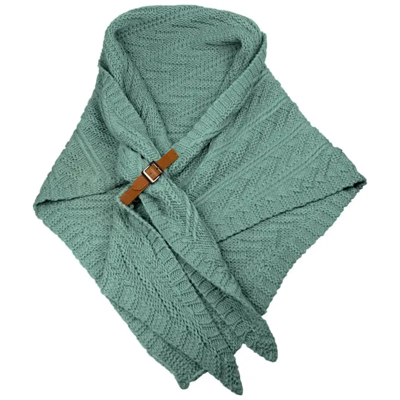 LOT 83 | Dreieckiger Strickschal Fleur