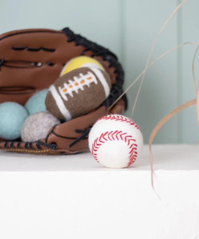 BUDDY. Hunde-Baseball aus Schafwolle - ideal für Welpen und Senioren