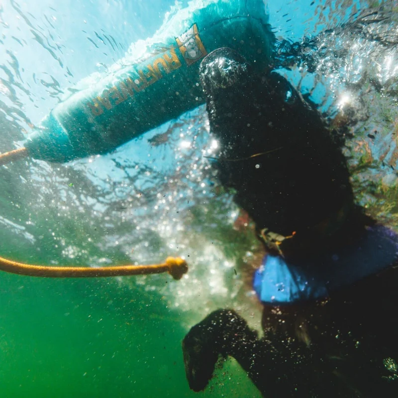Ruffwear Lunker – Schwimmendes Hundespielzeug für Apportiertraining, Wasserspaß & aktive Hunde | Robust & langlebig