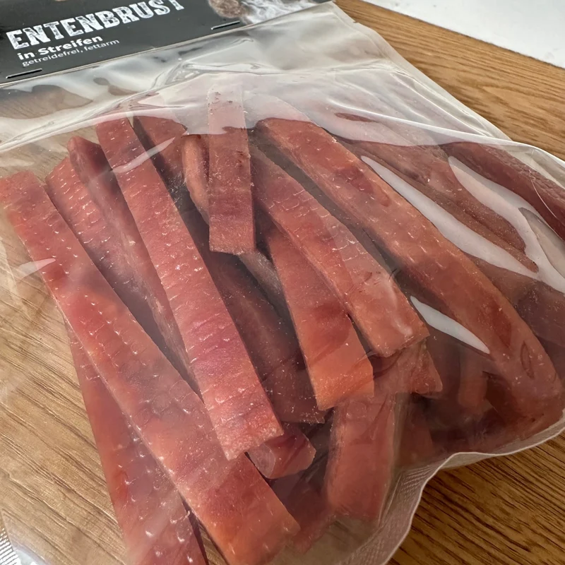 Black Canyon Entenbrust in Streifen – Premium Kausnack für Hunde, 100% getreidefrei, fettarm & proteinreich, schonend luftgetrocknet, ideal für sensible Hunde & Allergiker