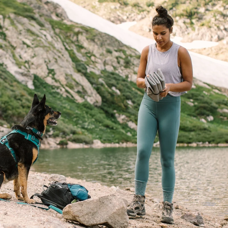 Ruffwear Highlands Pad – Ultraleichtes Outdoor-Hundebett für Auto, Camping & Abenteuer | Wasserabweisend, Maschinenwaschbar & Strapazierfähig für aktive Hunde