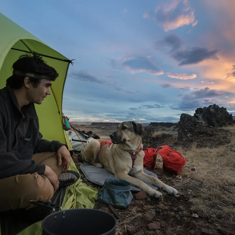 Ruffwear Highlands Pad – Ultraleichtes Outdoor-Hundebett für Auto, Camping & Abenteuer | Wasserabweisend, Maschinenwaschbar & Strapazierfähig für aktive Hunde
